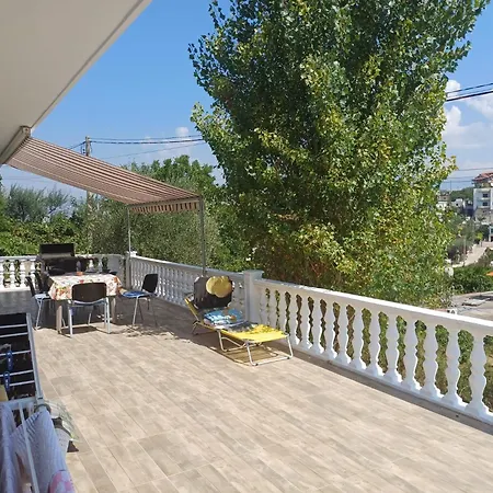 Vila Lindja Diellit * Sarandë